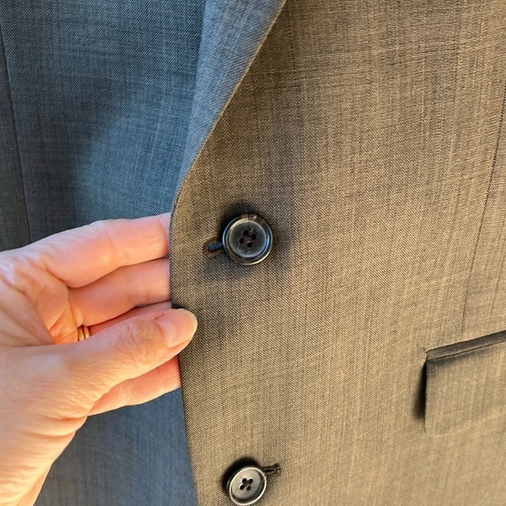 Lauren Ralph Lauren Men’s 42R 100% Wool Blazer. Sports Coat Like New Warm Gray.